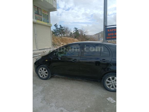 memurdan Toyota Yaris  1.3 Terra 2009 Model  208.000 km Siyah