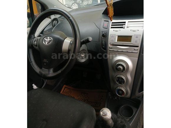 memurdan Toyota Yaris  1.3 Terra 2009 Model  208.000 km Siyah
