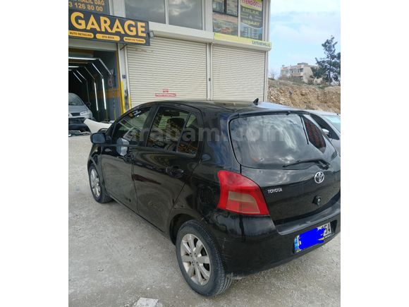 memurdan Toyota Yaris  1.3 Terra 2009 Model  208.000 km Siyah