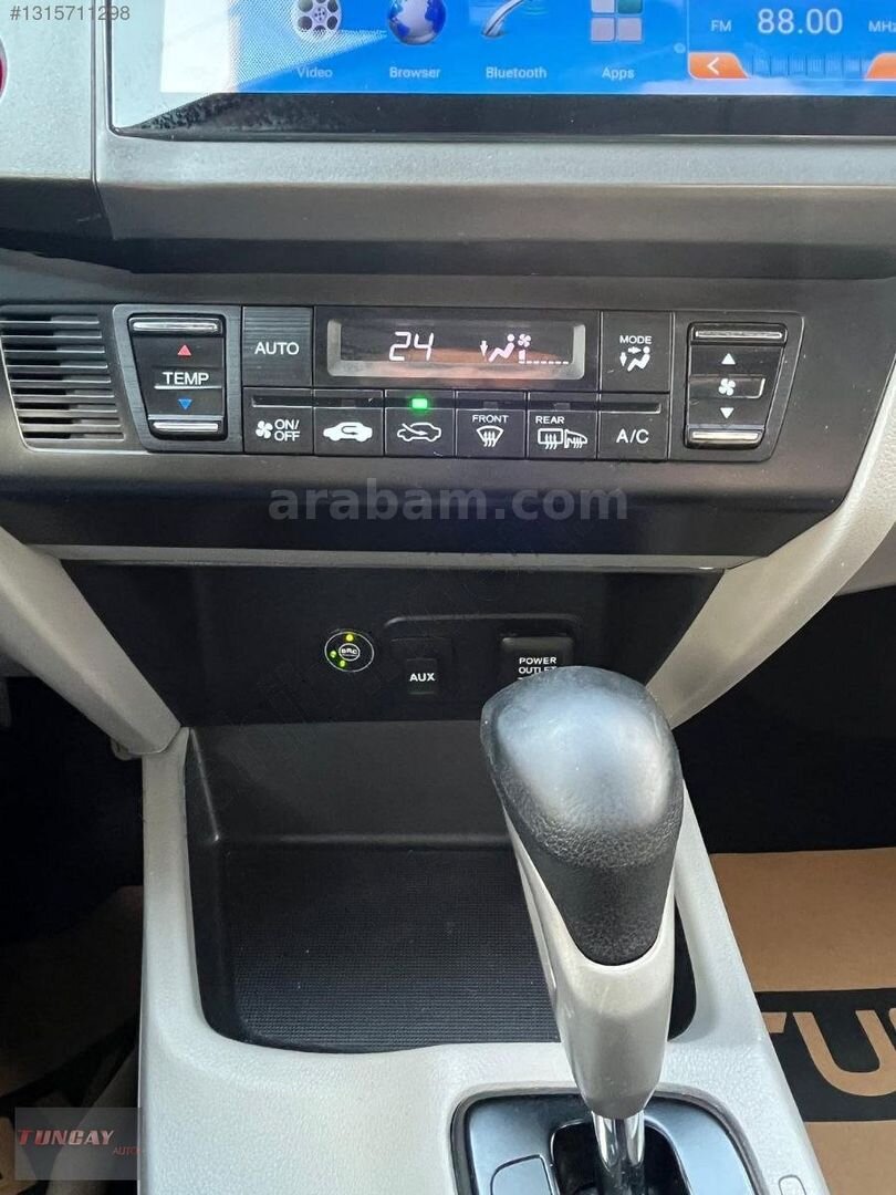 Galeriden Honda Civic 1.6i VTEC Dream 2015 Model Ankara 152.000 km Beyaz 3
