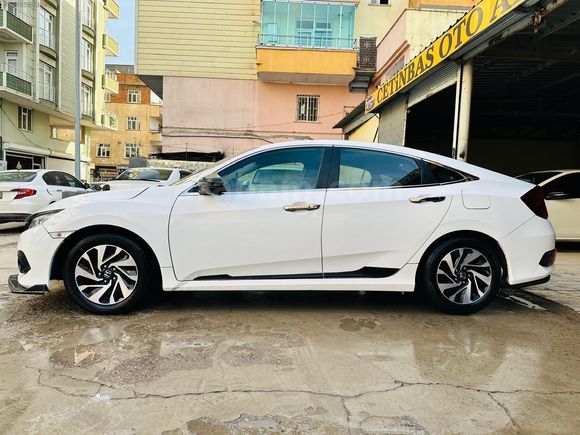 ÇETİNBAŞ'tan 2018 model Honda Civic En fulü
