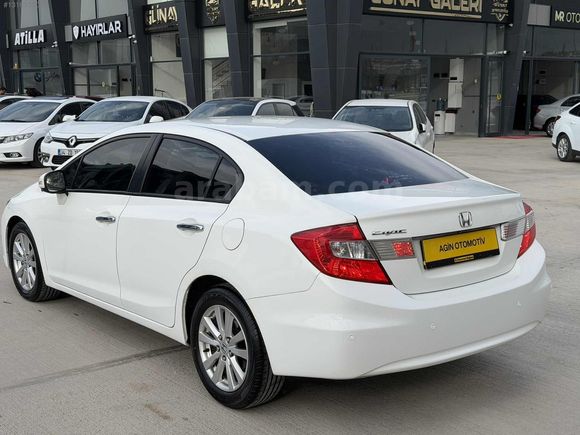 AGİN OTOMOTİVDEN 2014 MODEL 1,6 VTECH PREMİUM OTOMATİK 125 BİNDE