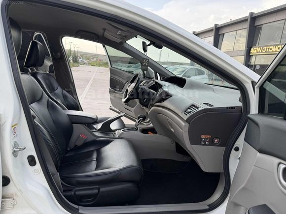 AGİN OTOMOTİVDEN 2014 MODEL 1,6 VTECH PREMİUM OTOMATİK 125 BİNDE