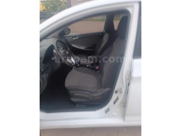 ÖZÇEVİK OTOMOTİV'DEN ACCENT BLUE