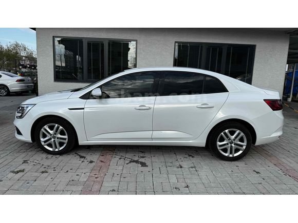 96000 km’de 2020 MODEL MEGANE DİZEL OTOMATİK