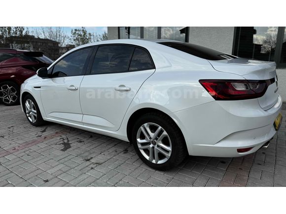 96000 km’de 2020 MODEL MEGANE DİZEL OTOMATİK