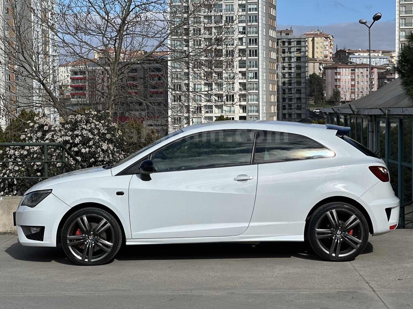 Galeriden Seat Ibiza 1.4 TSI Sport Coupe Cupra 2013 Model İstanbul 173.000 km Beyaz 7