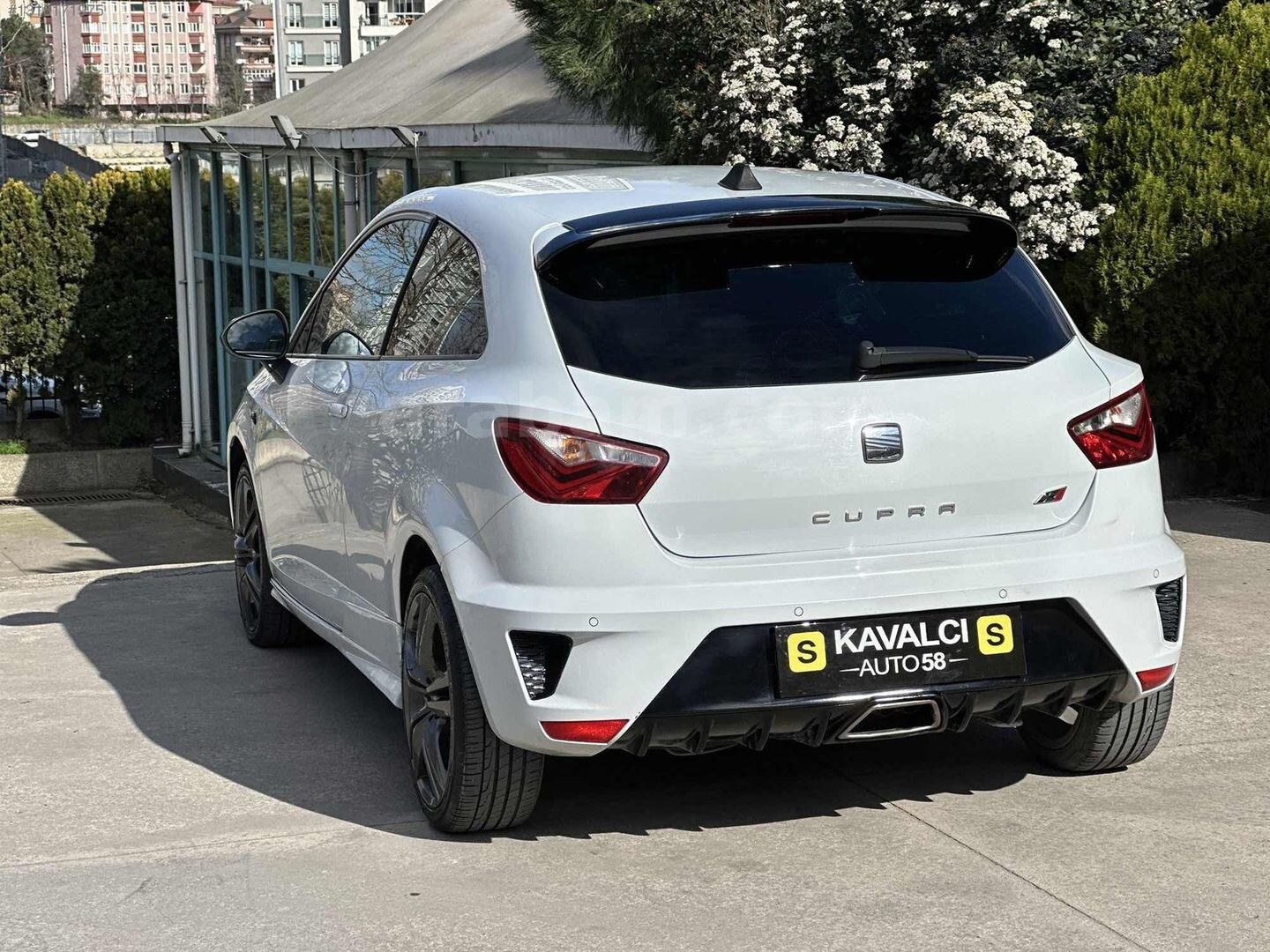 Galeriden Seat Ibiza 1.4 TSI Sport Coupe Cupra 2013 Model İstanbul 173.000 km Beyaz 4