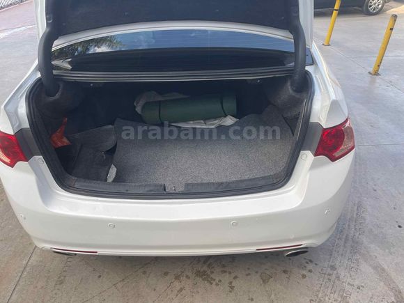 Sahibinden Honda Accord 2.0 Executive 2015 Model  330.000 km Beyaz