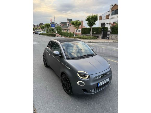 Sahibinden Fiat 500 Ailesi 500E La Prima 2023 Model  17.000 km Füme