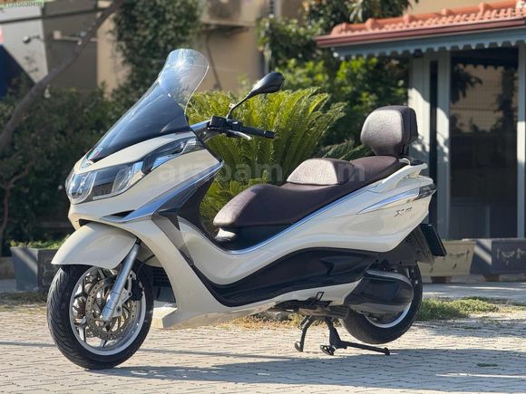 HLL CARS'dan 2015 PİAGGİO X10 350