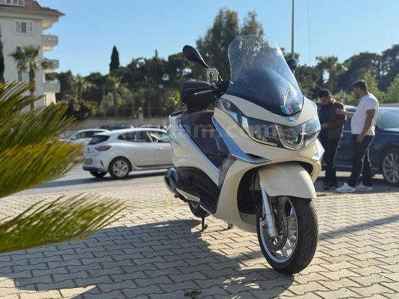 HLL CARS'dan 2015 PİAGGİO X10 350