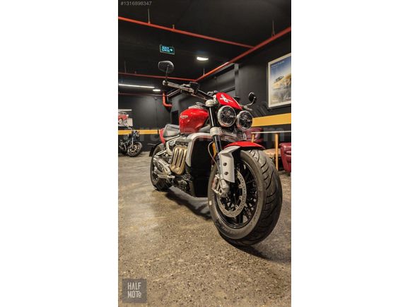 HALF MOTO 2021 TRİUMPH ROCKET 3 R