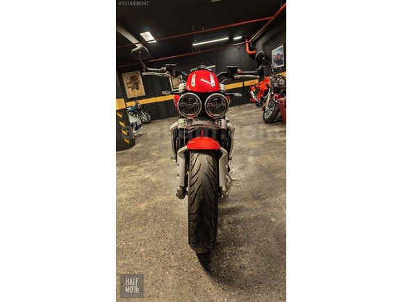 HALF MOTO 2021 TRİUMPH ROCKET 3 R