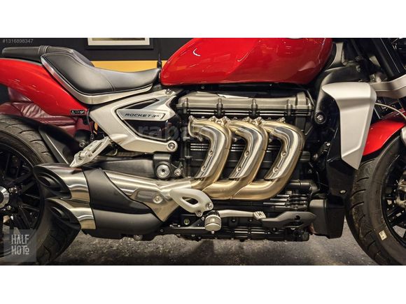 HALF MOTO 2021 TRİUMPH ROCKET 3 R