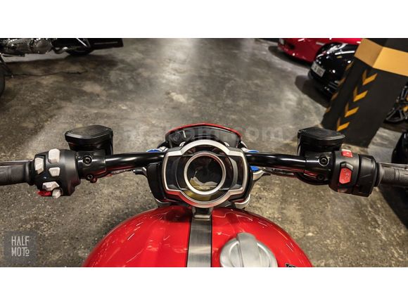 HALF MOTO 2021 TRİUMPH ROCKET 3 R