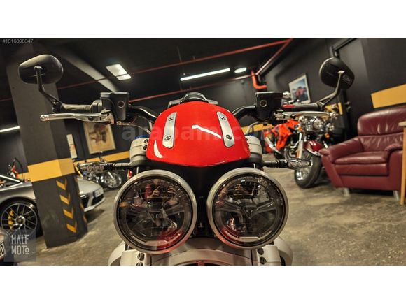 HALF MOTO 2021 TRİUMPH ROCKET 3 R