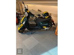 HALF MOTO 2021 VESPA GTS 300 RACİNG SİXTİES