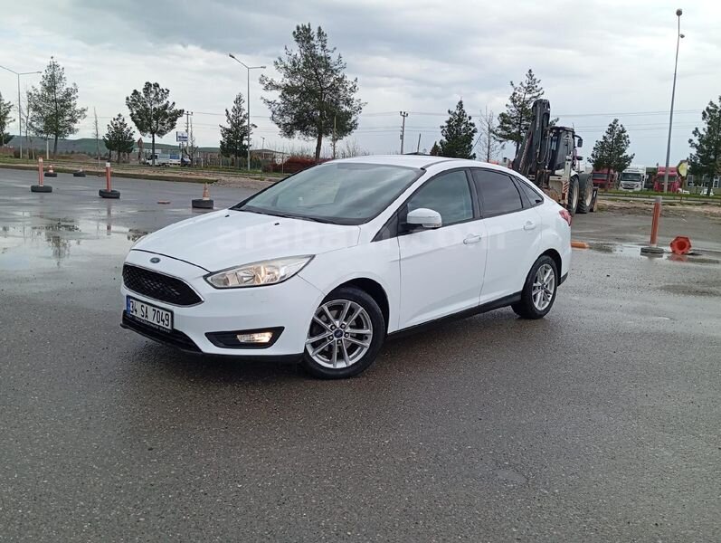 Galeriden Ford Focus 1.6 TDCi Trend X 2017 Model Van 215.000 km Beyaz