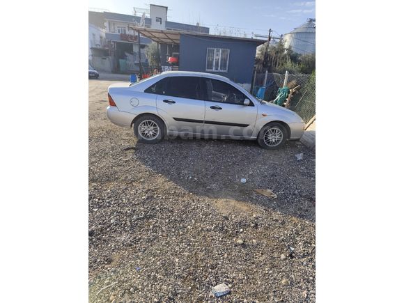 Sahibinden Ford Focus 1.6 Ghia 2001 Model  360.000 km Gri