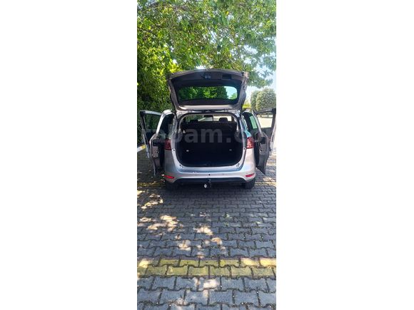 Sahibinden Temiz  Aile aracı Ford B-Max 1.5 TDCi Titanium 2012 Model - 2013 trafik çıkışlı.