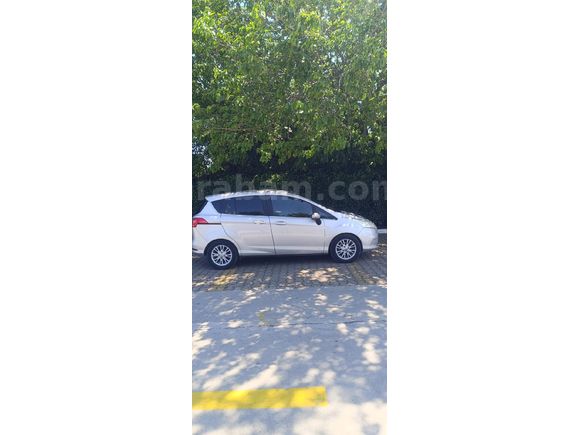 Sahibinden Temiz  Aile aracı Ford B-Max 1.5 TDCi Titanium 2012 Model - 2013 trafik çıkışlı.