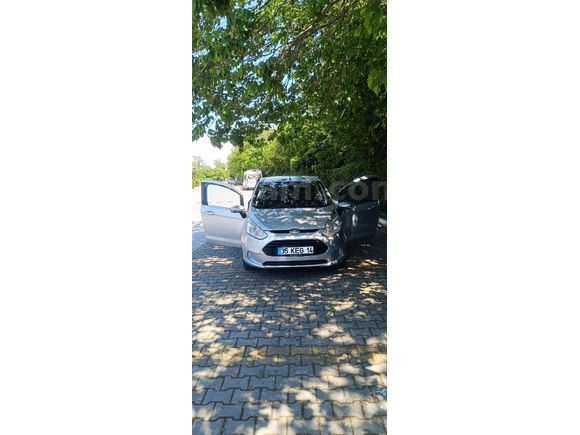 Sahibinden Temiz  Aile aracı Ford B-Max 1.5 TDCi Titanium 2012 Model - 2013 trafik çıkışlı.