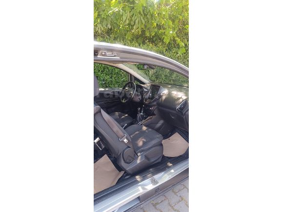 Sahibinden Temiz  Aile aracı Ford B-Max 1.5 TDCi Titanium 2012 Model - 2013 trafik çıkışlı.