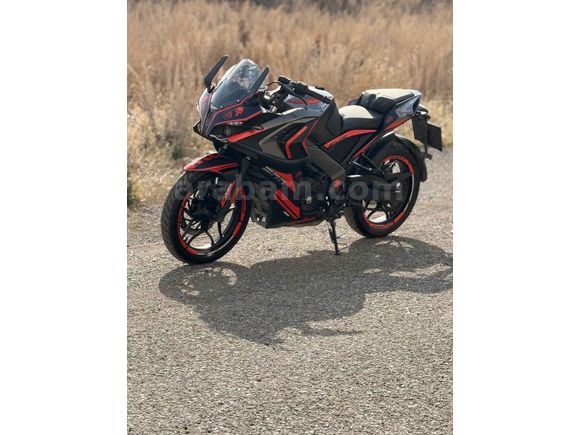Çok acil satılık Bajaj Pulsar 200 RS 