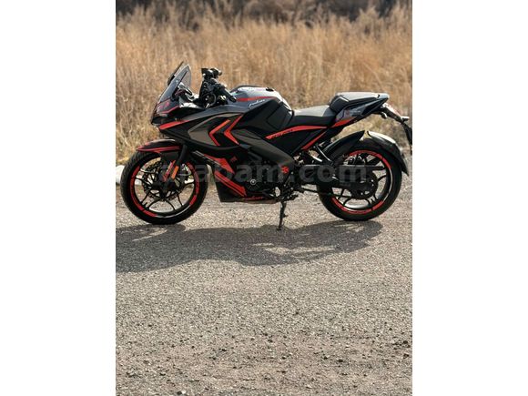 Çok acil satılık Bajaj Pulsar 200 RS 