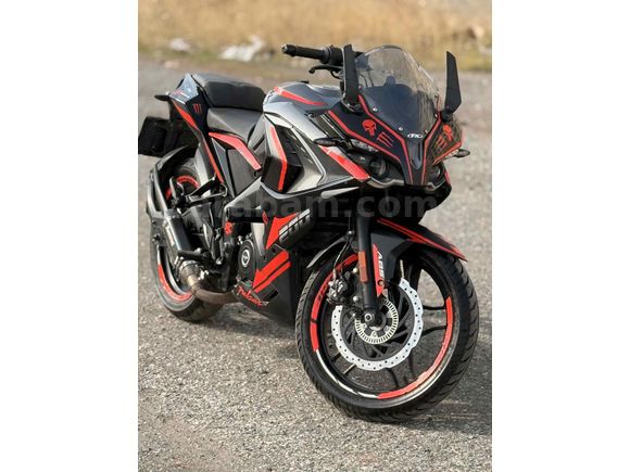 Çok acil satılık Bajaj Pulsar 200 RS 