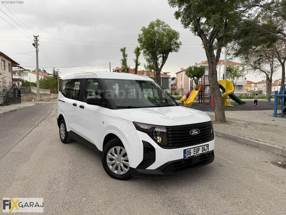 8.000 KM'de ETİKETLERİ ÜZERİNDE FORD TOURNEO COURİER