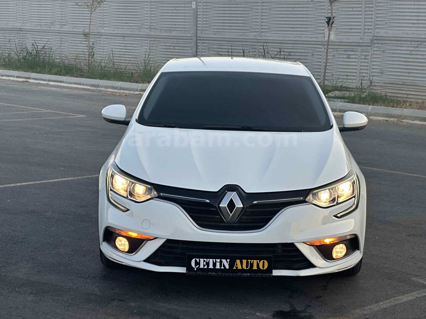 Galeriden Renault Megane 1.5 Blue DCI Touch 2020 Model Mersin 125.000 km Beyaz 2