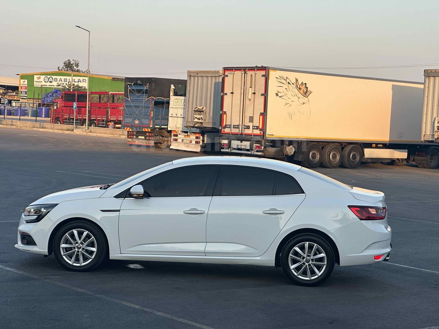 Galeriden Renault Megane 1.5 Blue DCI Touch 2020 Model Mersin 125.000 km Beyaz 7