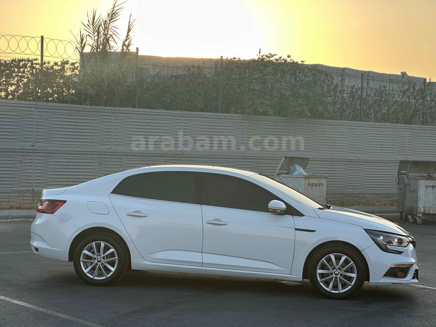 Galeriden Renault Megane 1.5 Blue DCI Touch 2020 Model Mersin 125.000 km Beyaz 6