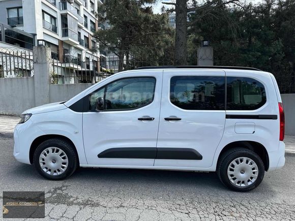 2025 - OPEL COMBO ESSENTIAL HATASIZ BOYASIZ DEĞİŞENSİZ- 4.000KM