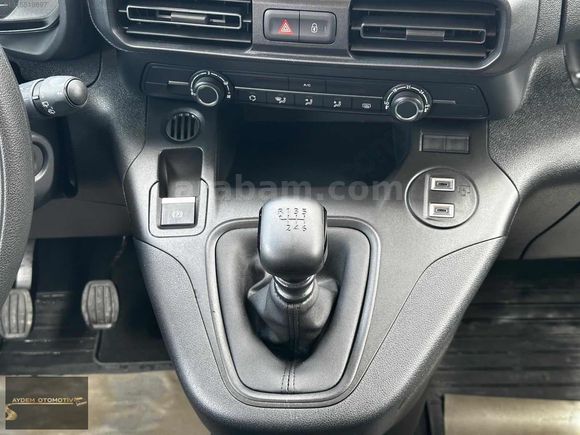 2025 - OPEL COMBO ESSENTIAL HATASIZ BOYASIZ DEĞİŞENSİZ- 4.000KM