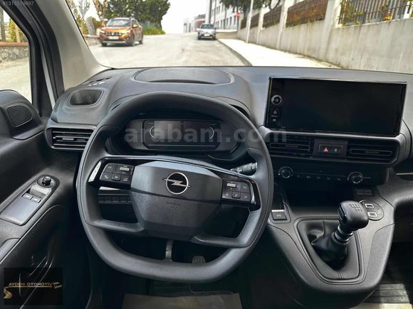 2025 - OPEL COMBO ESSENTIAL HATASIZ BOYASIZ DEĞİŞENSİZ- 4.000KM