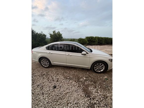 Sahibinden Volkswagen Passat 1.6 TDi BlueMotion Comfortline 2017 Model  14300 km Beyaz