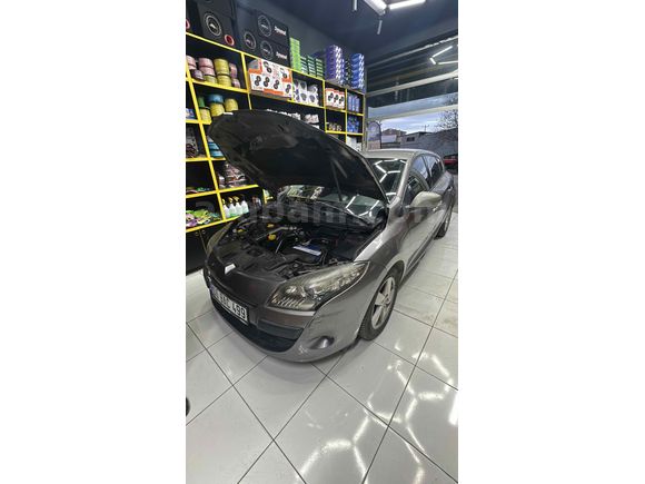 Fransız 6 vites dijital  ekran Megane 1.5 dCi Dynamique 2009 Model 