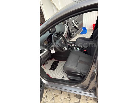 Fransız 6 vites dijital  ekran Megane 1.5 dCi Dynamique 2009 Model 