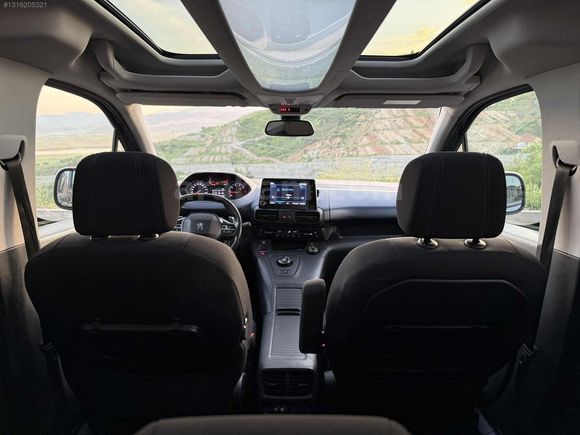 2022 MODEL PEUGEOT RİFTER 1.5 BLUEHDI ALLURE CAM TAVANLI BOYASIZ