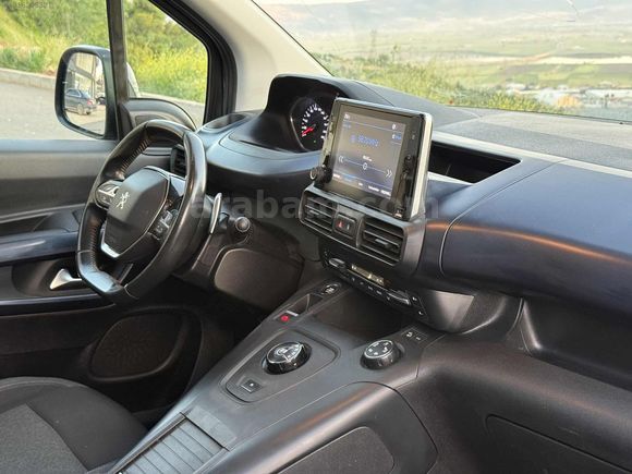 2022 MODEL PEUGEOT RİFTER 1.5 BLUEHDI ALLURE CAM TAVANLI BOYASIZ