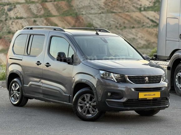 2022 MODEL PEUGEOT RİFTER 1.5 BLUEHDI ALLURE CAM TAVANLI BOYASIZ