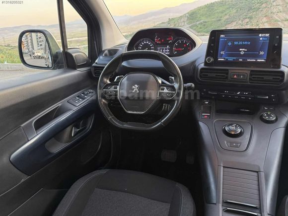2022 MODEL PEUGEOT RİFTER 1.5 BLUEHDI ALLURE CAM TAVANLI BOYASIZ