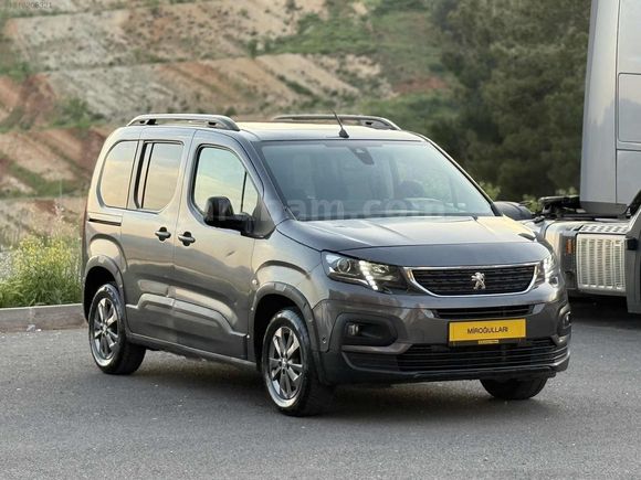 2022 MODEL PEUGEOT RİFTER 1.5 BLUEHDI ALLURE CAM TAVANLI BOYASIZ