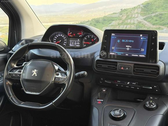 2022 MODEL PEUGEOT RİFTER 1.5 BLUEHDI ALLURE CAM TAVANLI BOYASIZ