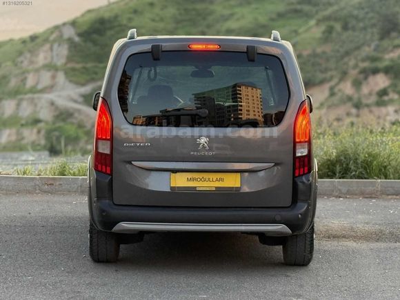 2022 MODEL PEUGEOT RİFTER 1.5 BLUEHDI ALLURE CAM TAVANLI BOYASIZ