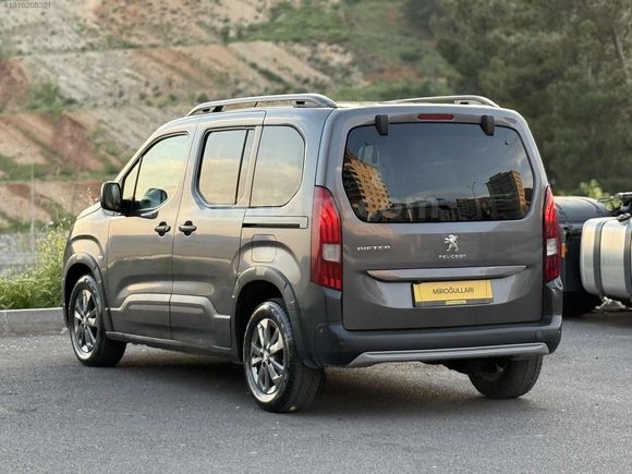 2022 MODEL PEUGEOT RİFTER 1.5 BLUEHDI ALLURE CAM TAVANLI BOYASIZ