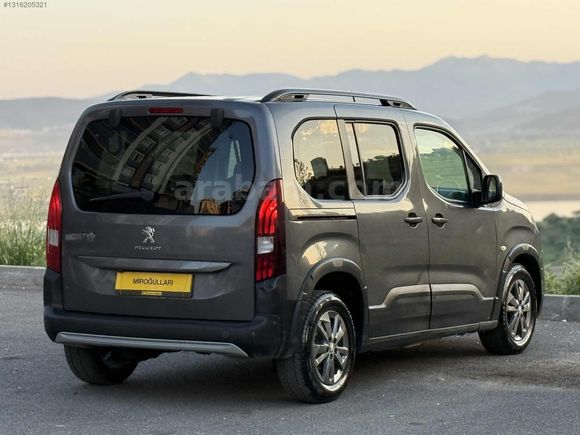 2022 MODEL PEUGEOT RİFTER 1.5 BLUEHDI ALLURE CAM TAVANLI BOYASIZ